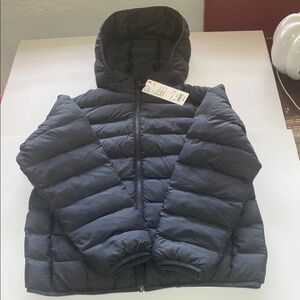Uniqlo Black Puffer Jacket with Hood and Quilted Design